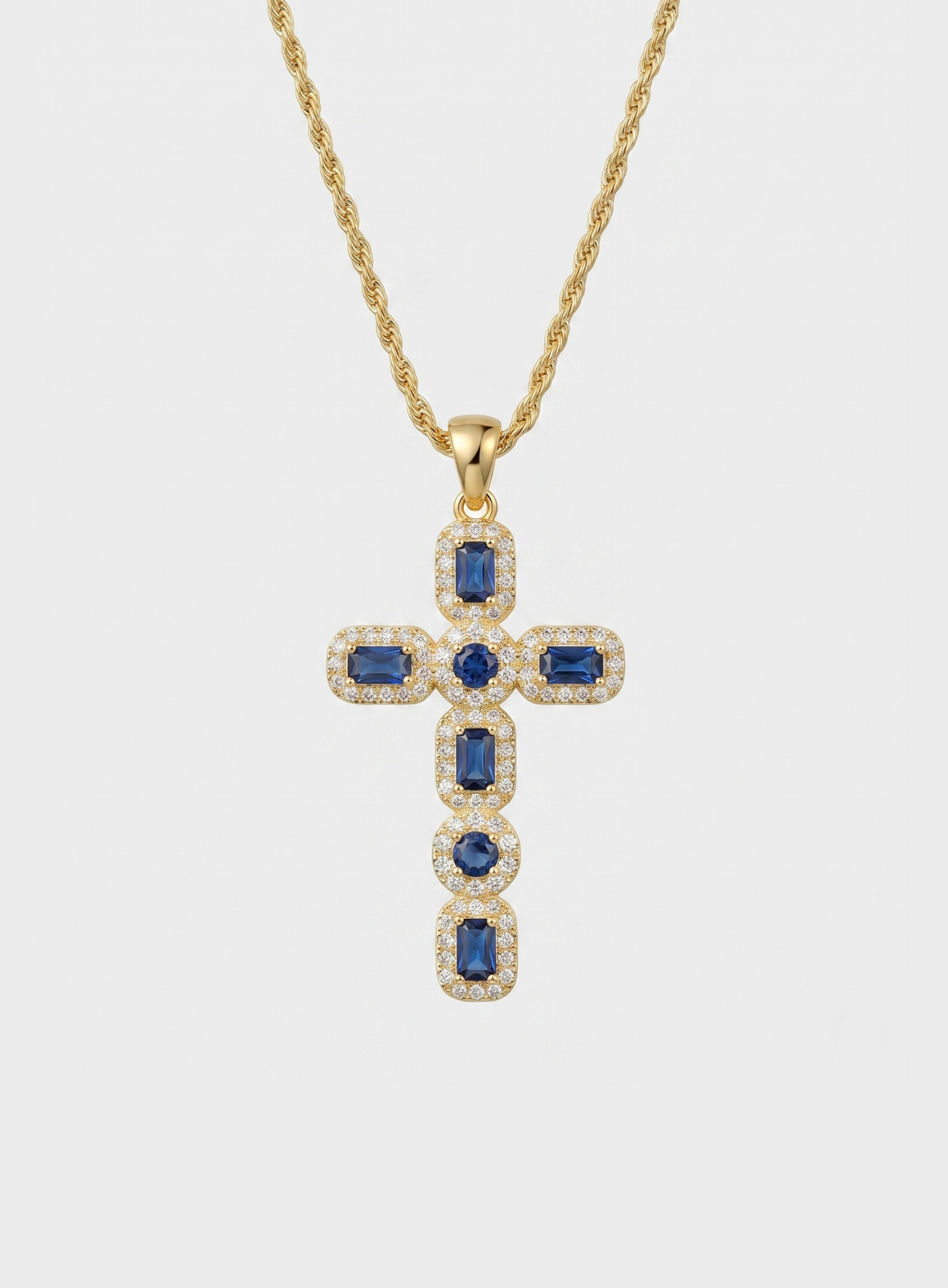 Colar Elegante com Cruz de Zircónias