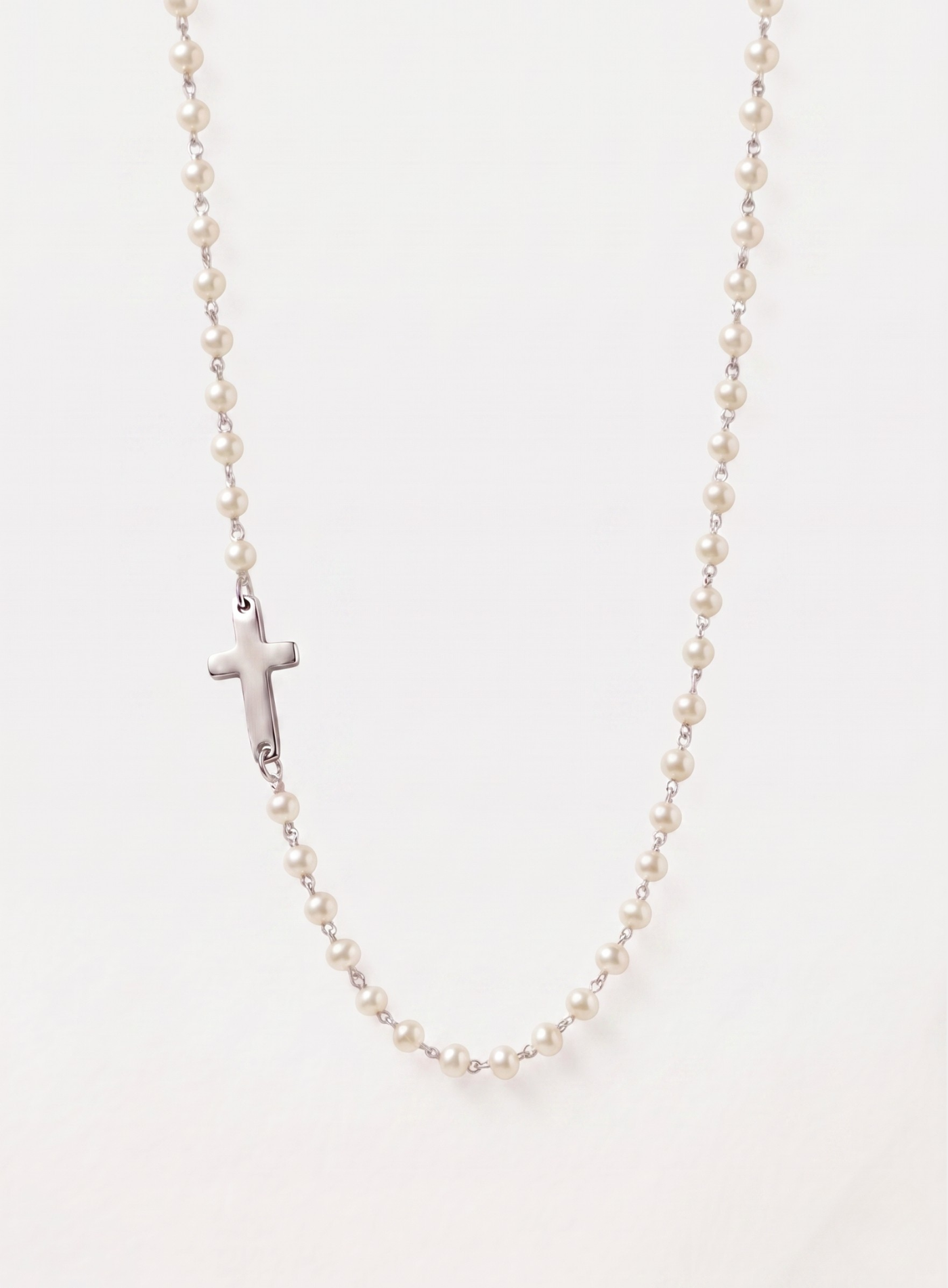 Colar com Cruz e Pérolas