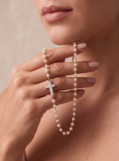 Colar com Cruz e Pérolas